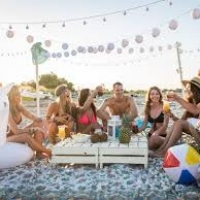 Apéro les pieds dans l’eau 