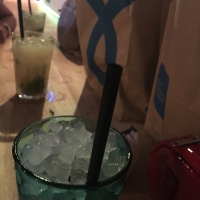 Boire un verre ou thé 